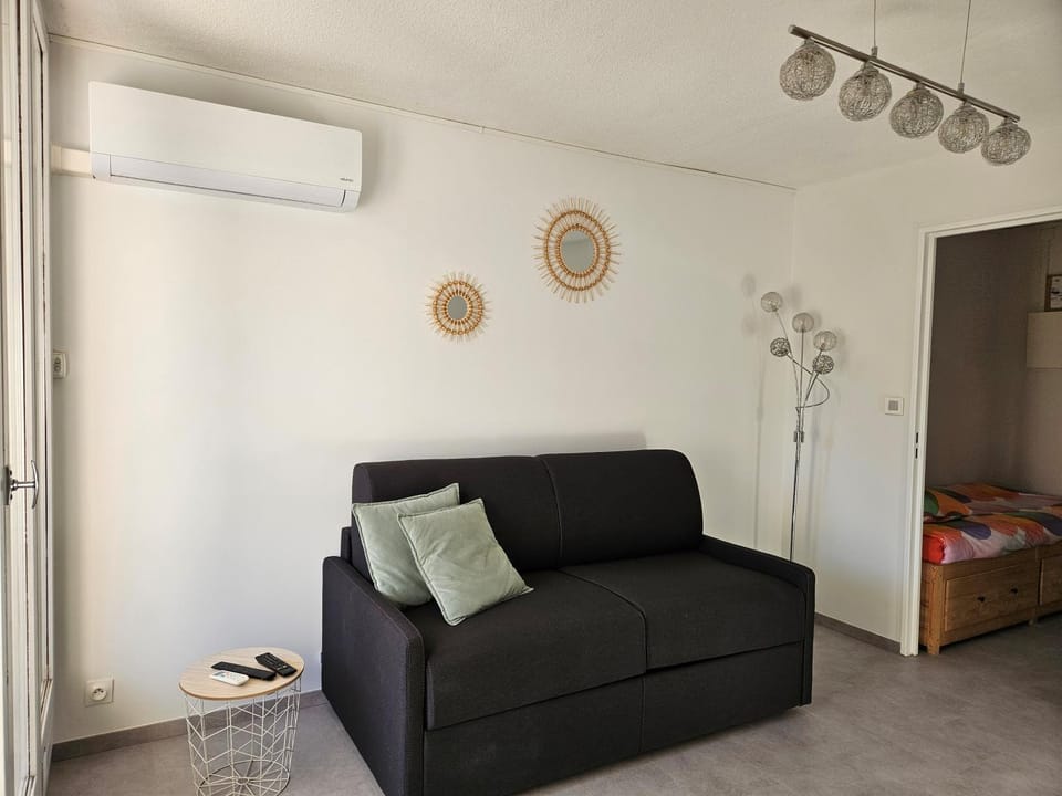 Living room, air conditioner