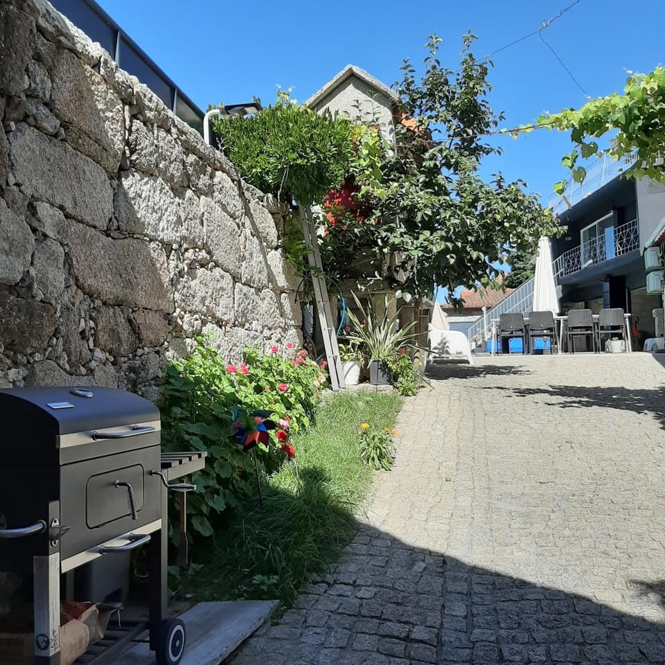 Property building, Spring, Day, BBQ facilities, Garden, Garden view