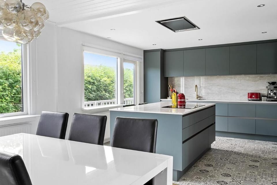 Kitchen or kitchenette, Dining area, pet friendly