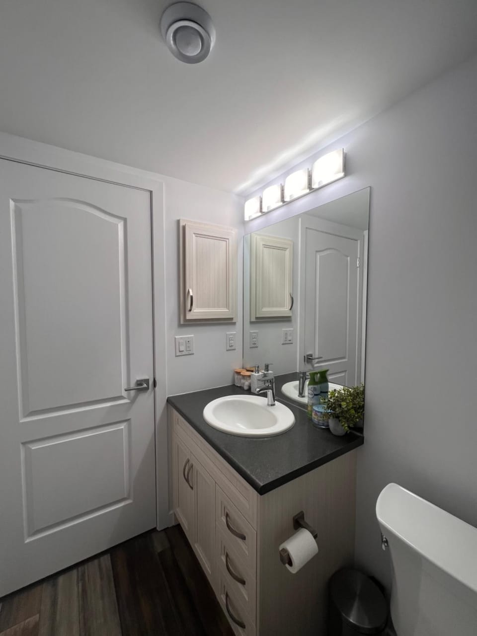 Well furnished Basement Suite-With Private Entrance Apartment in Winnipeg