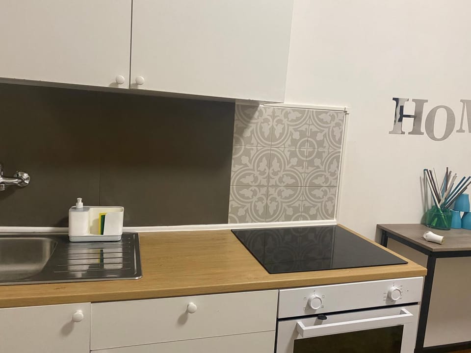 Kitchen or kitchenette, pet friendly, stove