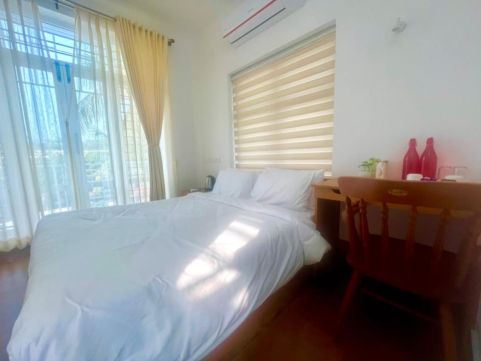 Photo of the whole room, air conditioner