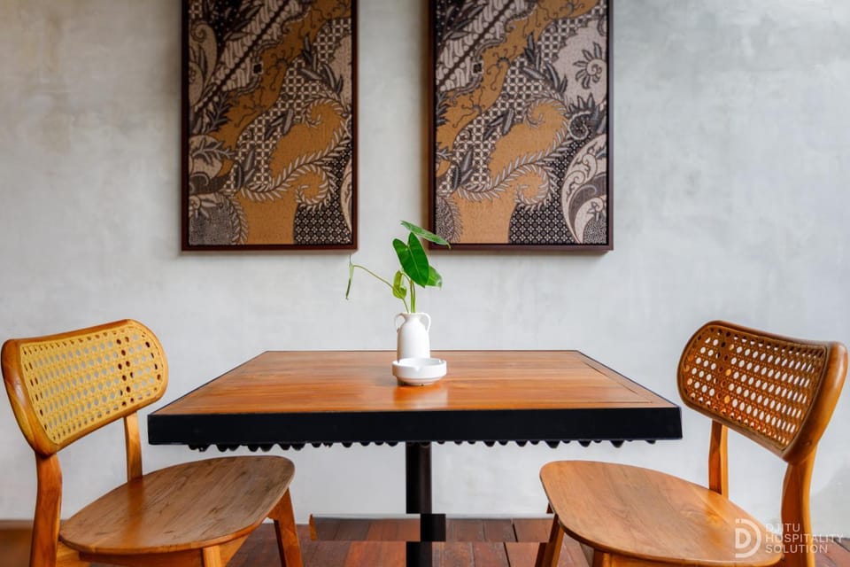 Seating area, Dining area