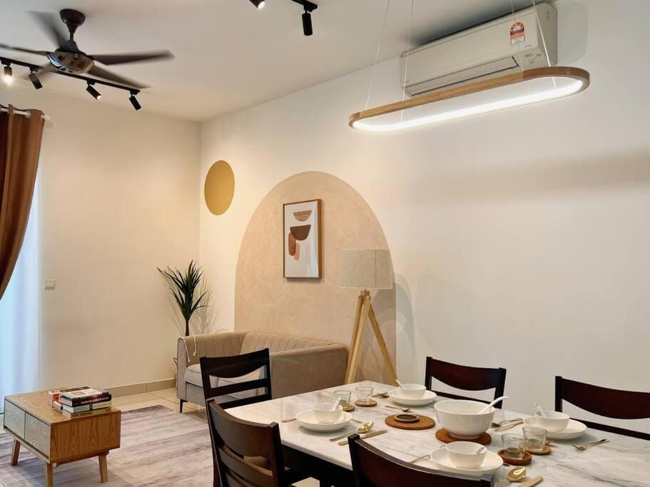 Living room, Seating area, Dining area, fireplace, air conditioner