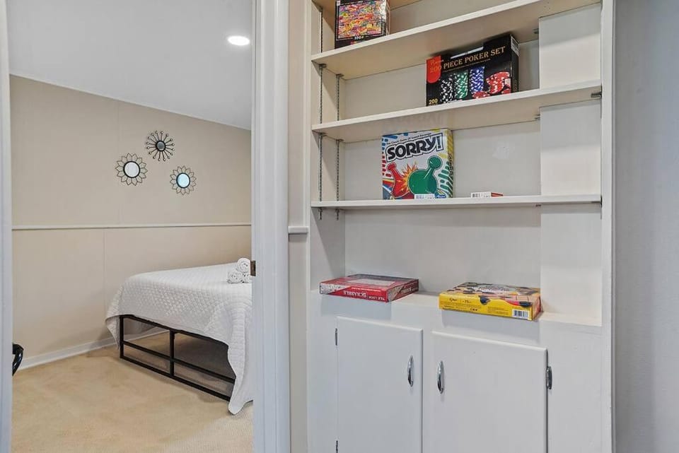 Bed, Photo of the whole room, Bedroom