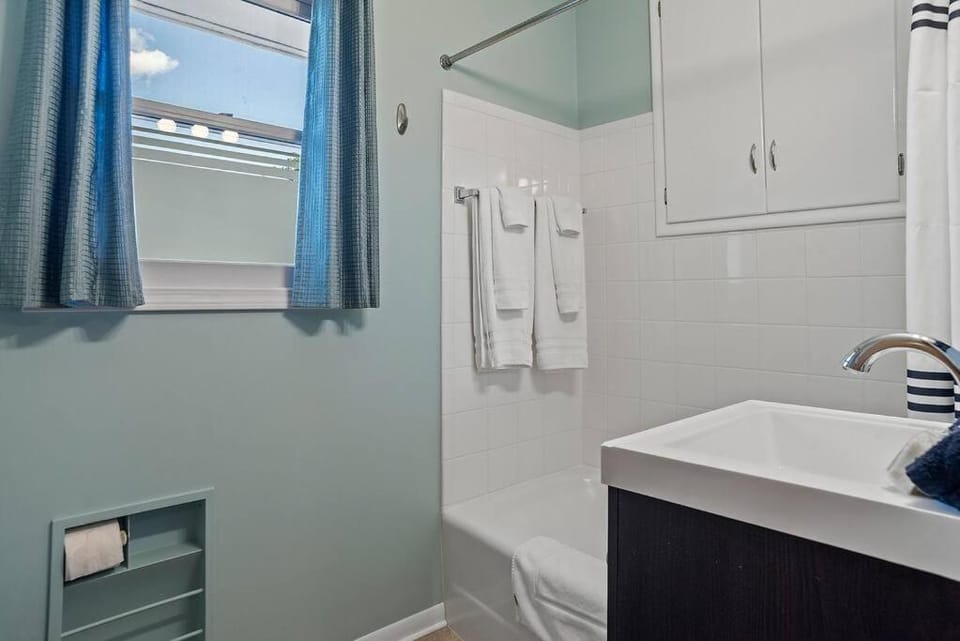 Shower, Bathroom, towels