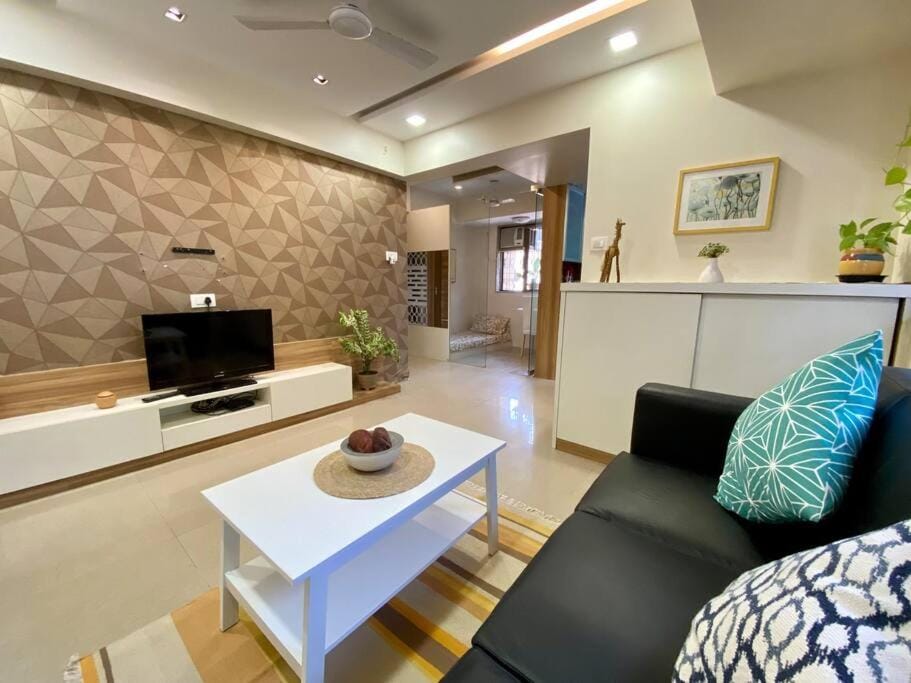 Communal lounge/ TV room, TV and multimedia, Living room, Seating area, Evening entertainment
