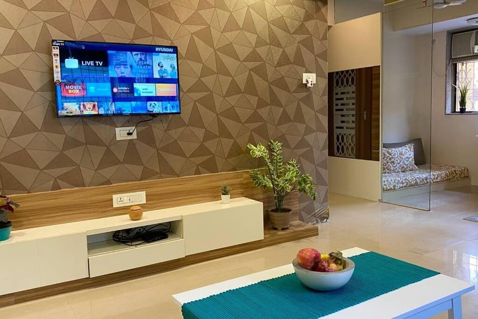 Communal lounge/ TV room, TV and multimedia, Living room, Seating area, Evening entertainment