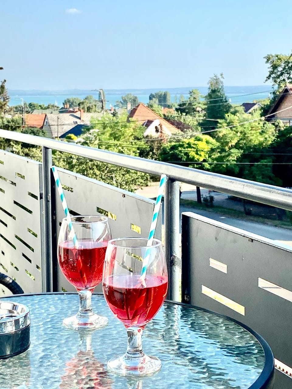 View (from property/room), Balcony/Terrace, Lake view