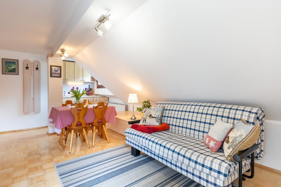 Day, Living room, Seating area, Dining area