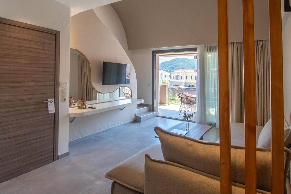 TV and multimedia, Balcony/Terrace, Living room, Seating area