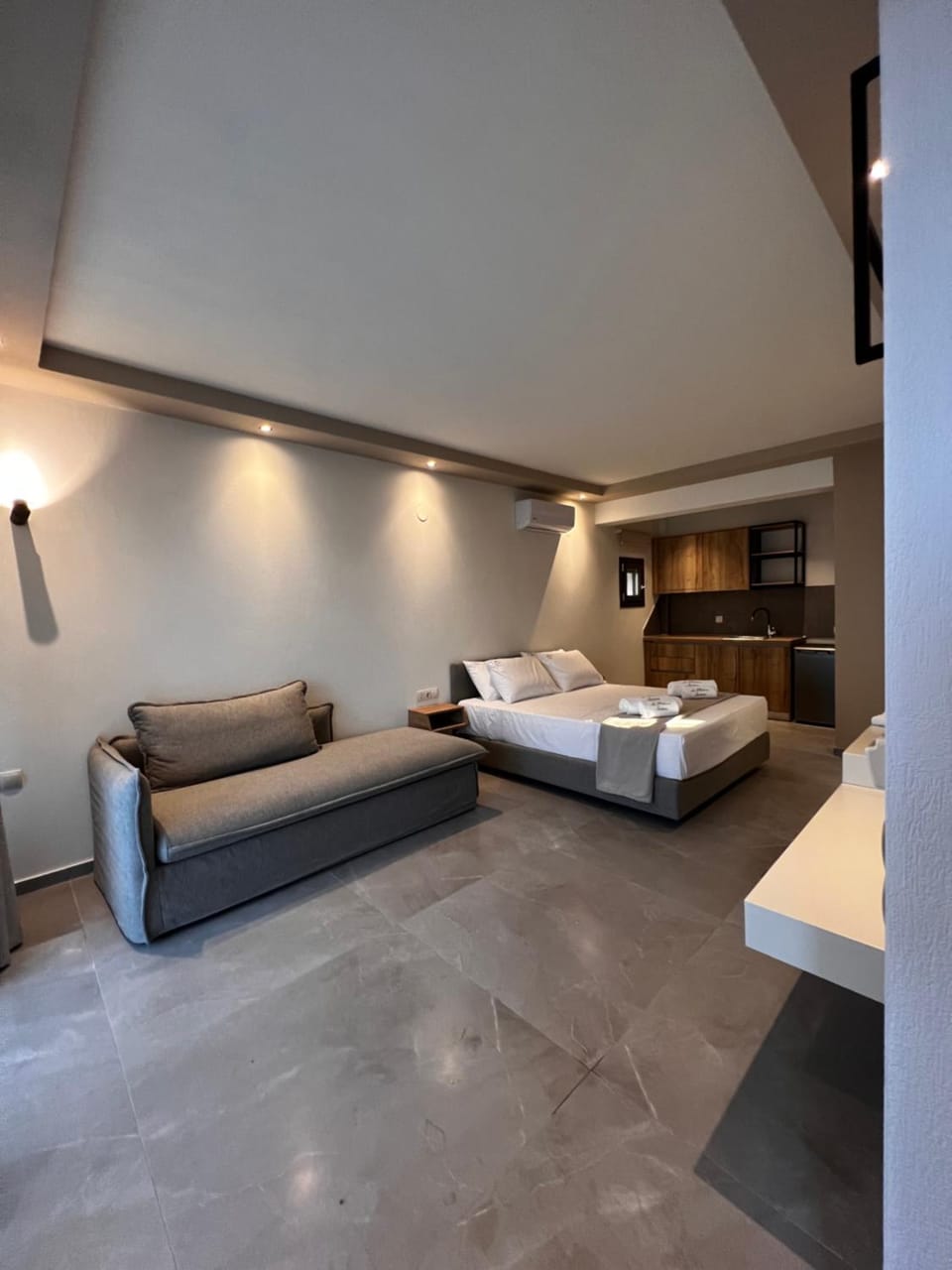 Bed, Seating area, towels, kitchen