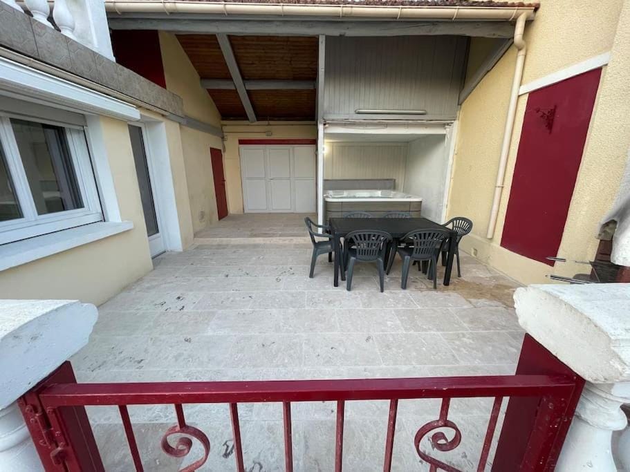 Les berges du canal, maison avec Jacuzzi House in Grand Est