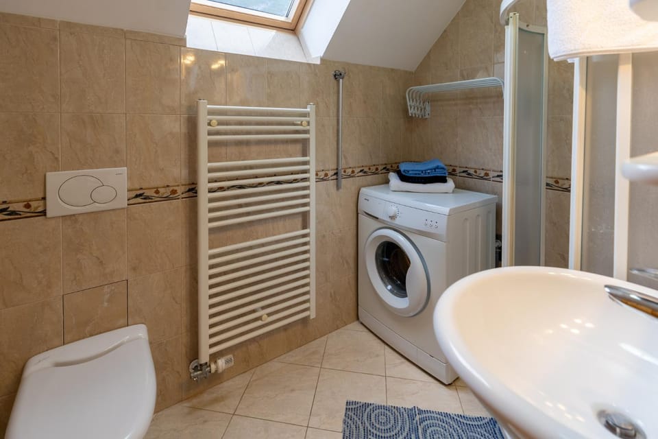 Toilet, Bathroom, washing machine