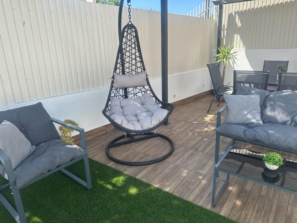 Patio, Day, Garden, Seating area