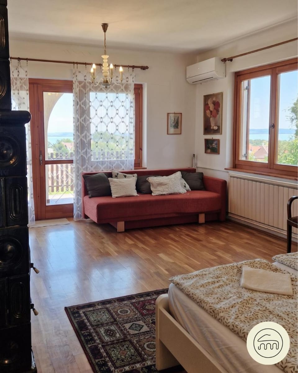 Living room, Lake view