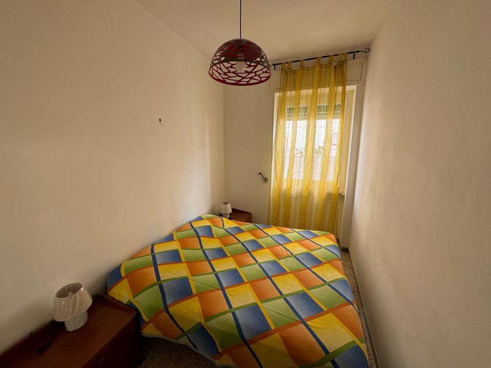 Bed, Photo of the whole room, towels, towels