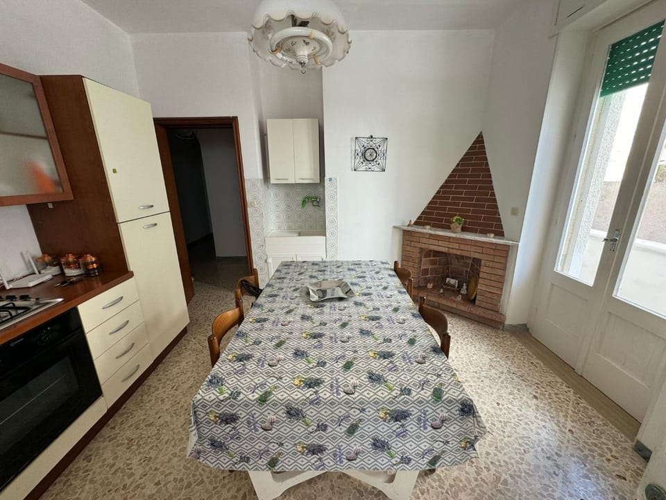 Photo of the whole room, Dining area