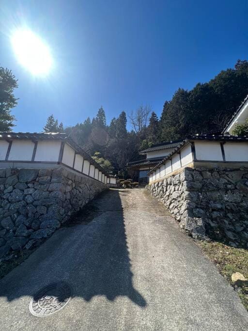 Villa Kuon Kisa 静かな里山に佇む古民家宿 Villa in Hiroshima Prefecture