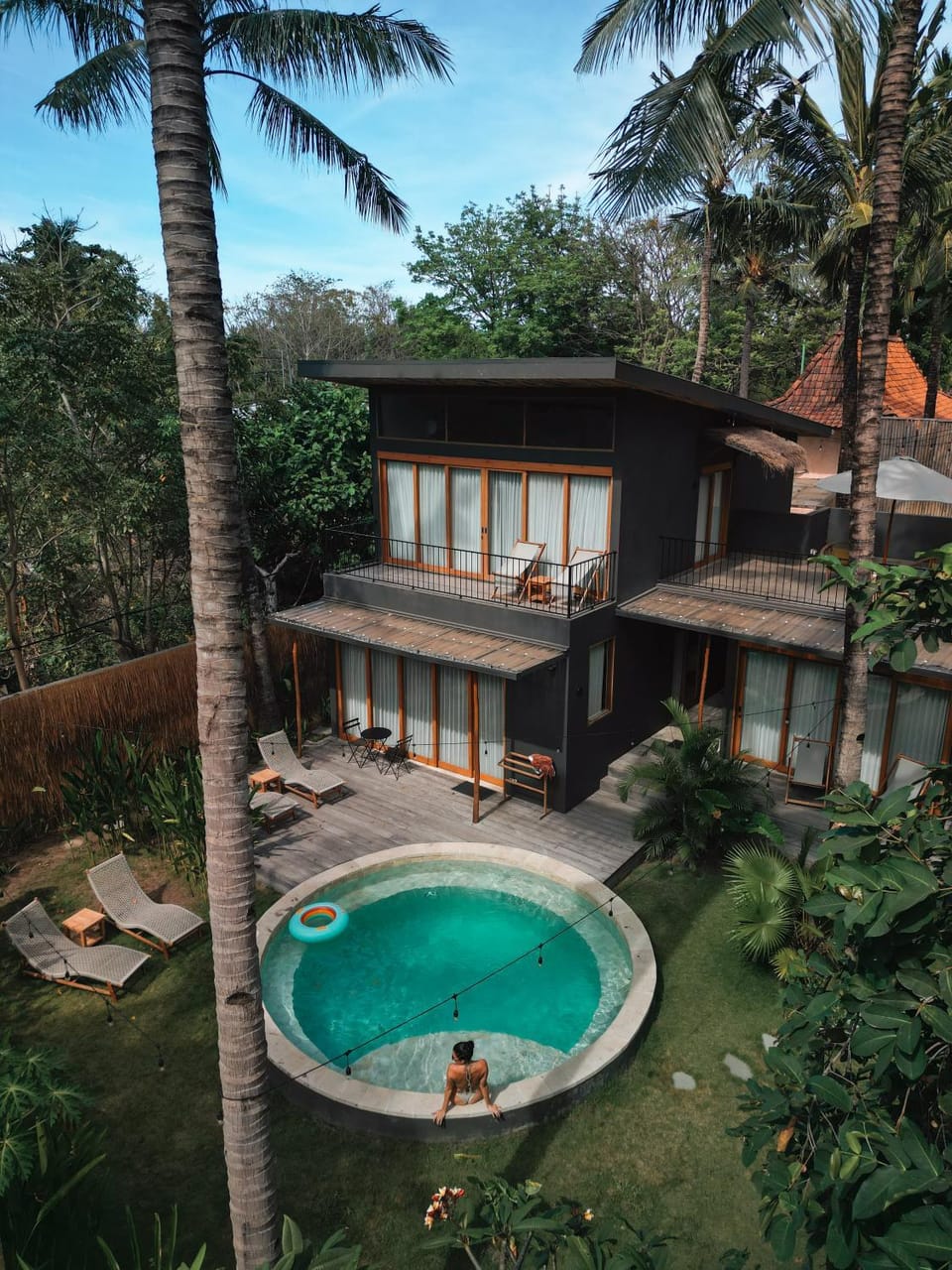 Property building, Garden, Pool view, Swimming pool, sunbed
