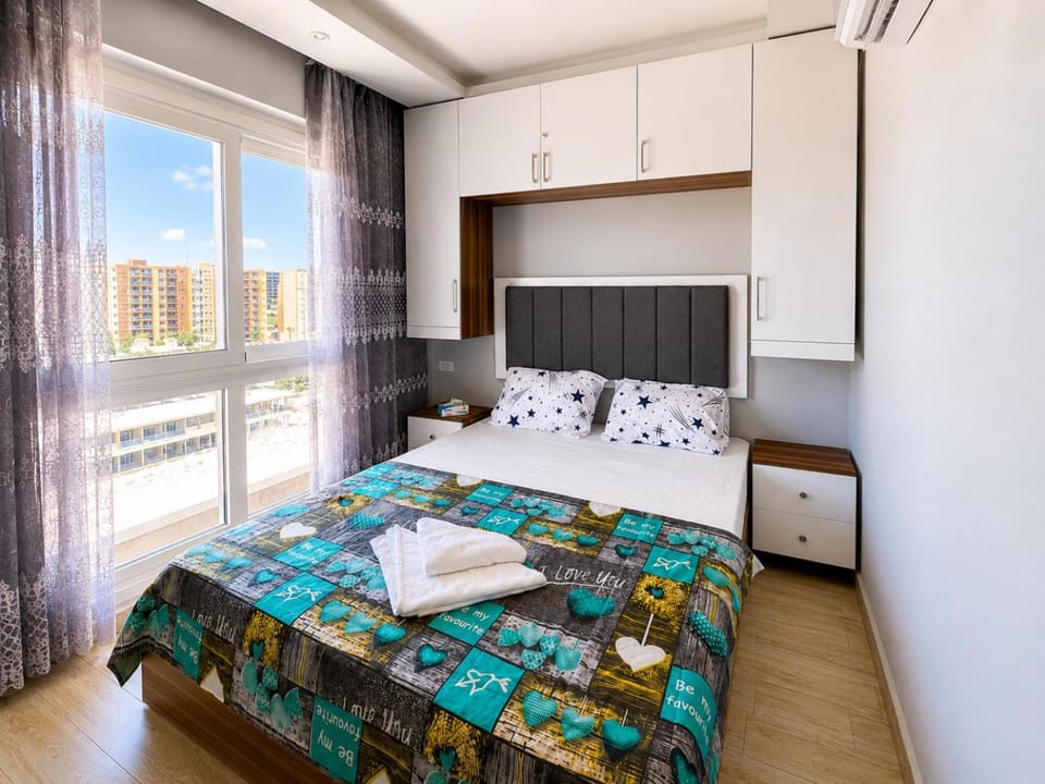 Photo of the whole room, Bedroom, towels