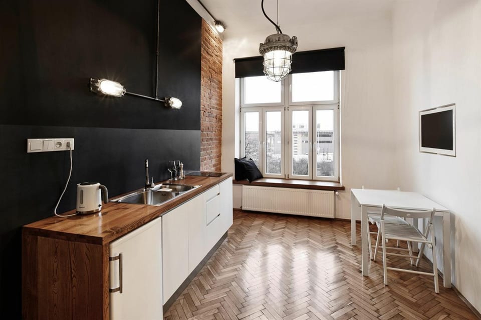 Kitchen or kitchenette, Dining area, stove