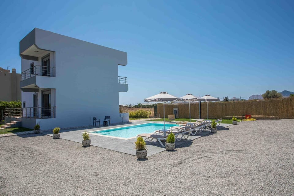 Day, Swimming pool, sunbed