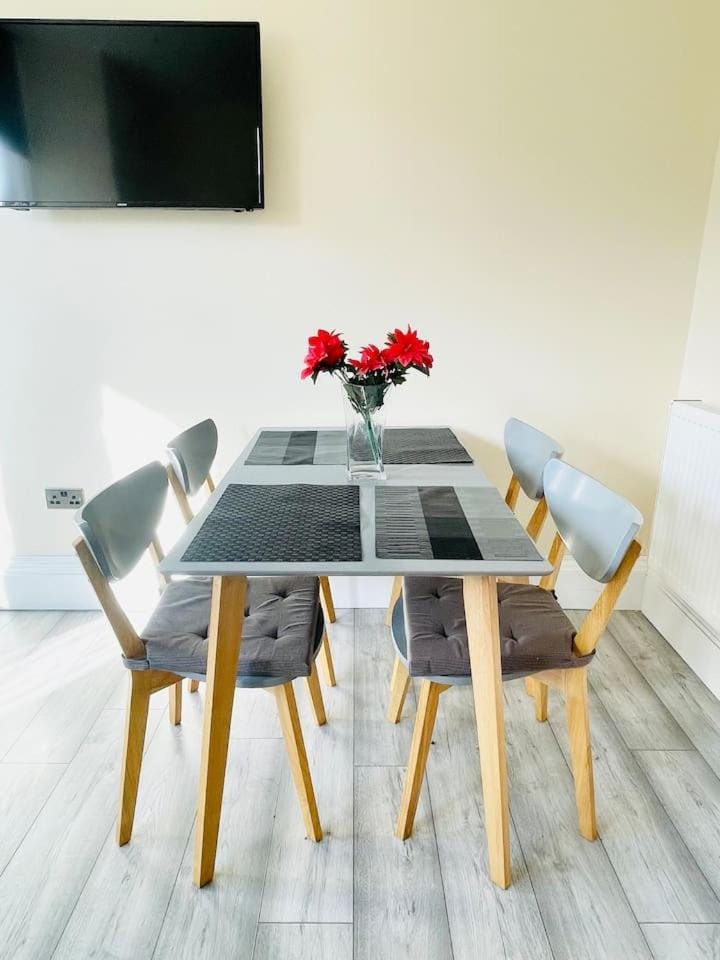 Large Flat in Edinburgh F2 with Mountain View Apartment in Edinburgh