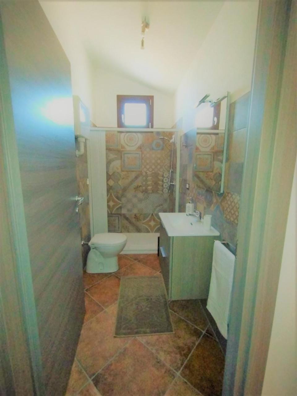 Shower, Toilet, Bathroom, bidet, towels