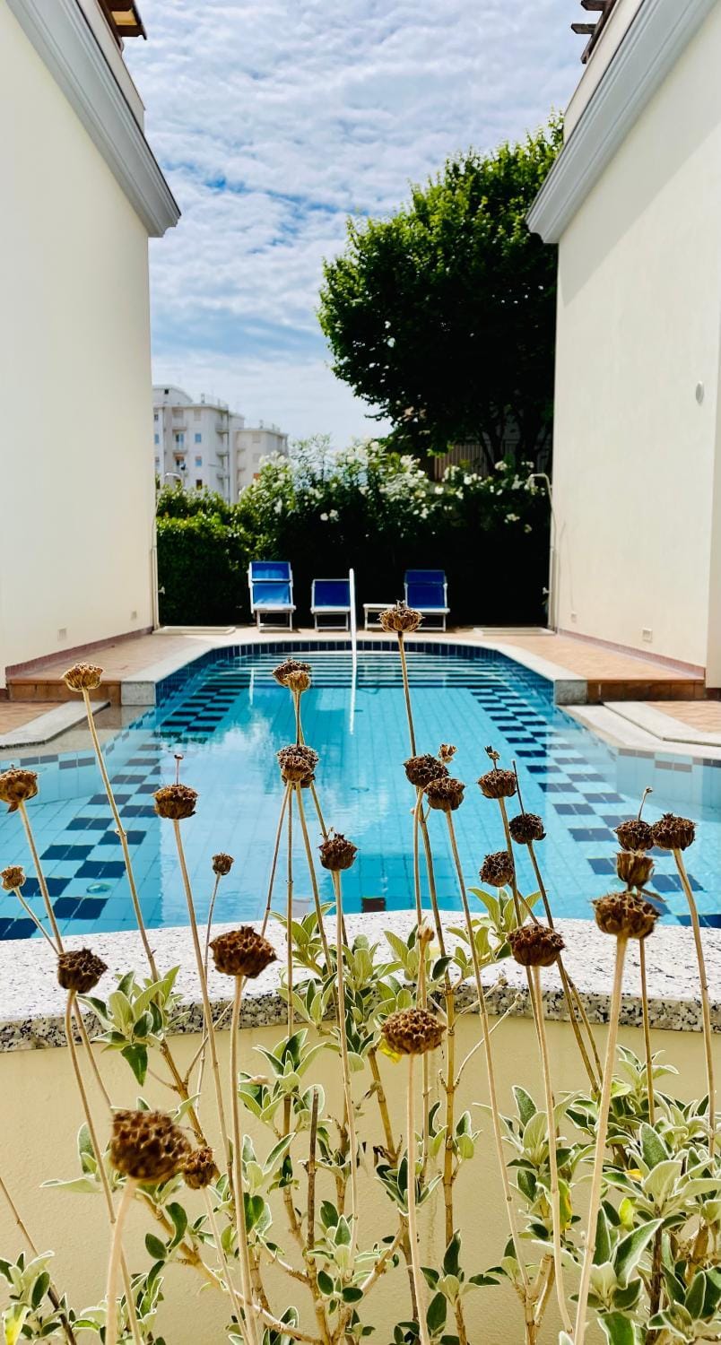 Pool view, Swimming pool, sunbed