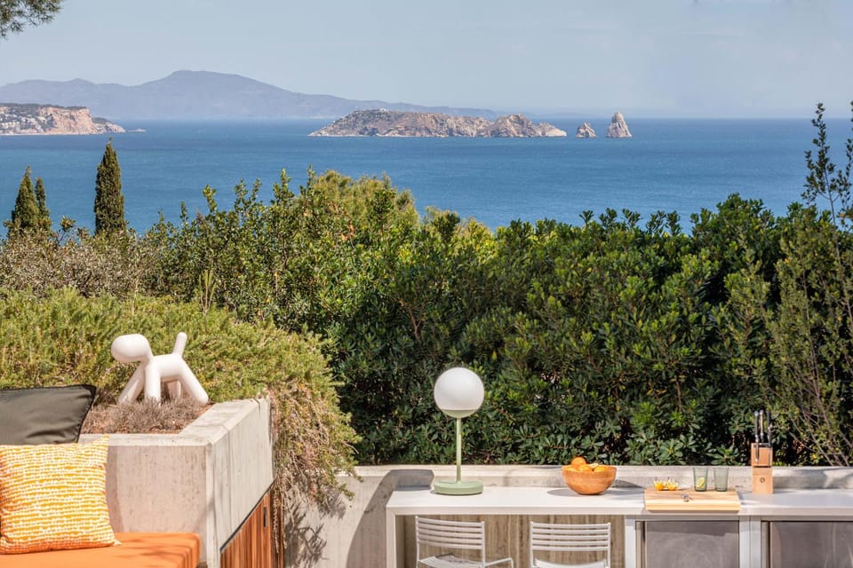 View (from property/room), Balcony/Terrace, Balcony/Terrace, Seating area, Beach