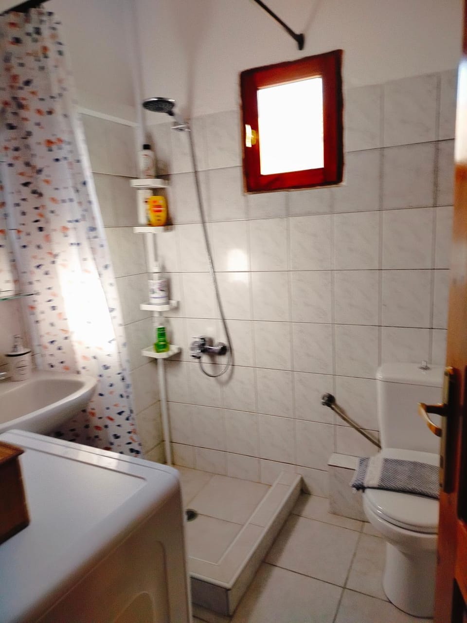 Bathroom, washing machine