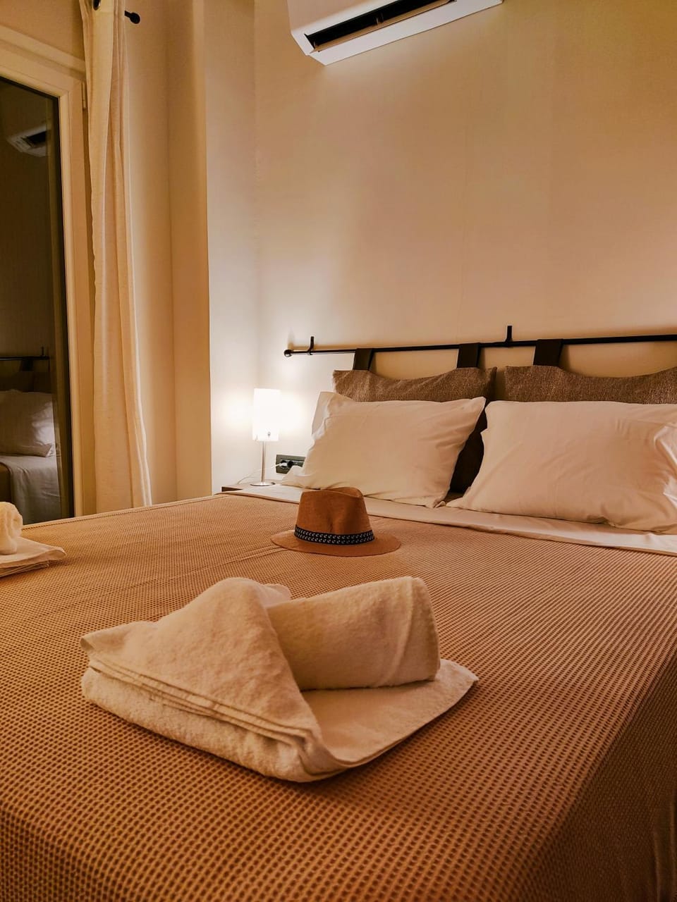 Bed, Photo of the whole room, Bedroom, towels