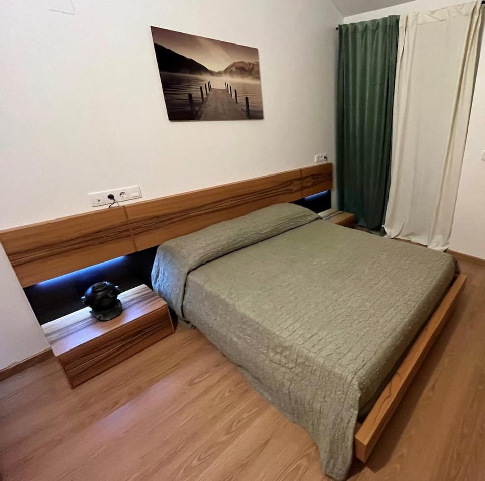 Bedroom, wardrobe