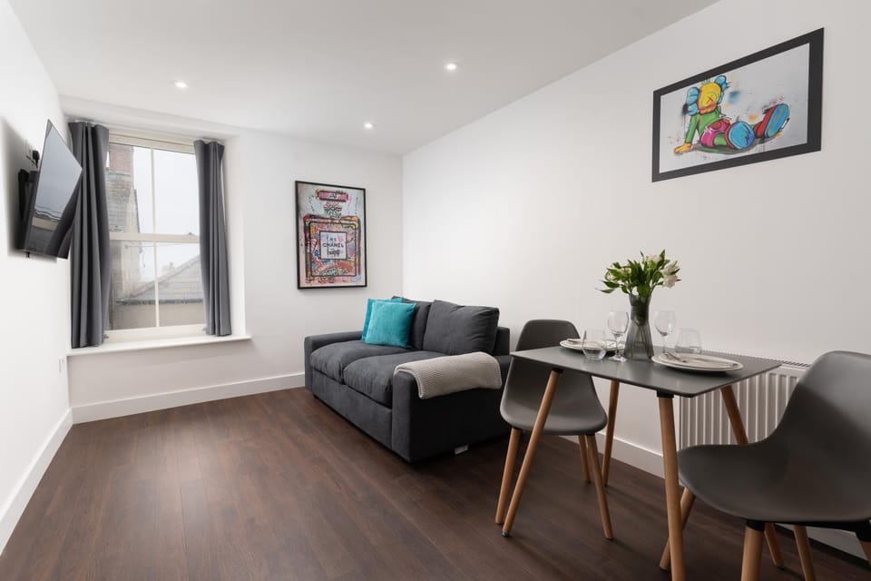 Room 2 Hotel style Double bedroom in Marazion Apartment in England