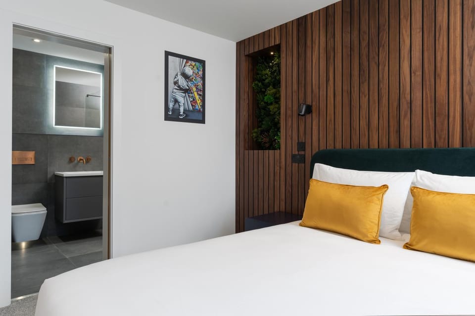Room 2 Hotel style Double bedroom in Marazion Apartment in England