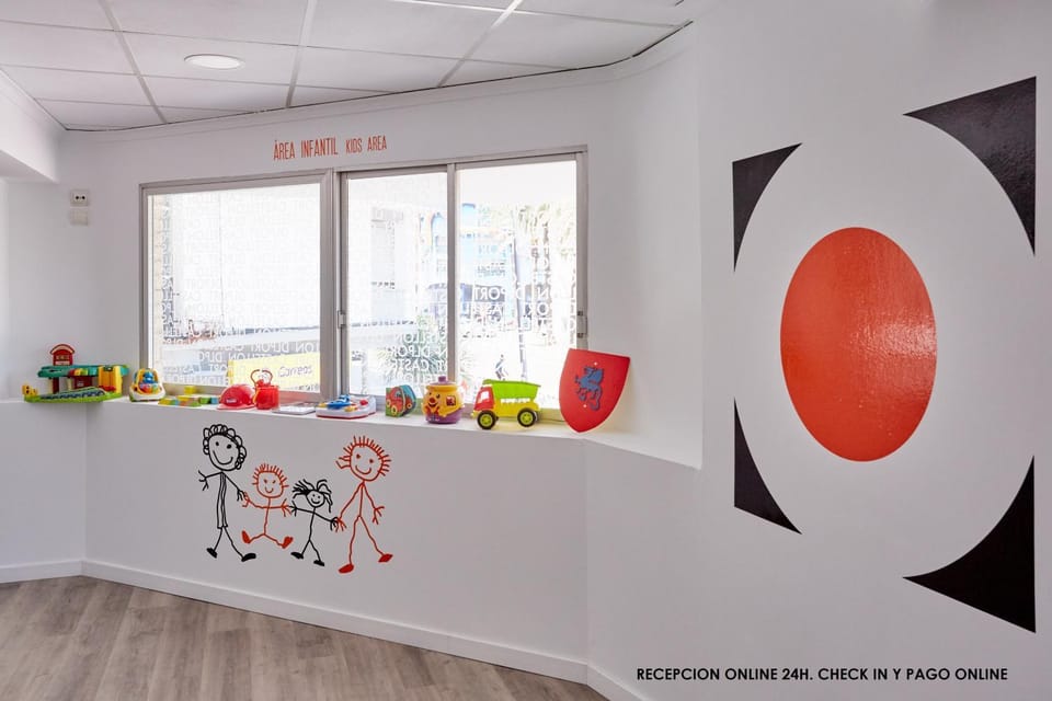 Kids's club, Text overlay