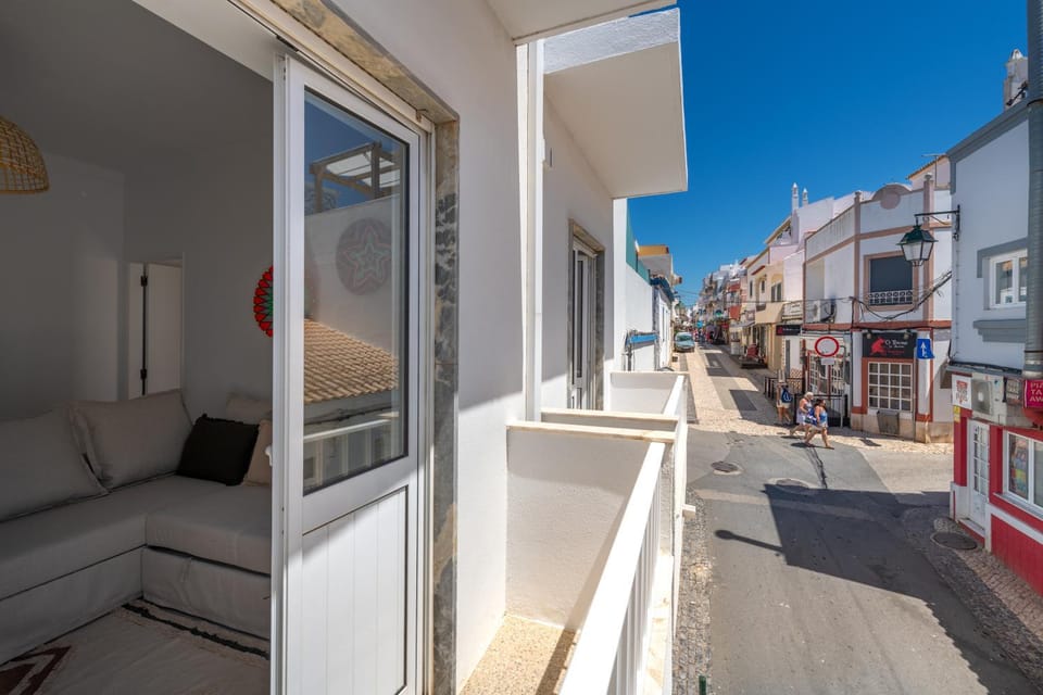 Property building, Neighbourhood, Living room, Location