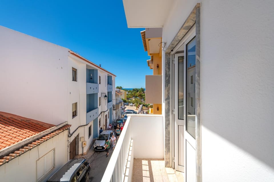 Property building, Neighbourhood, Location