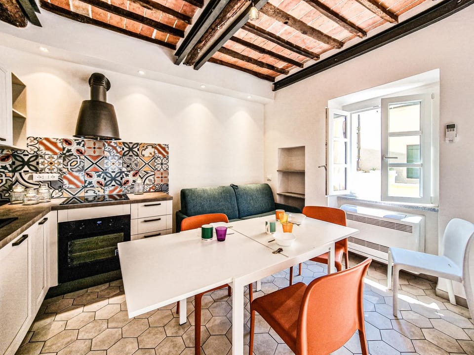 Property building, Kitchen or kitchenette, Living room