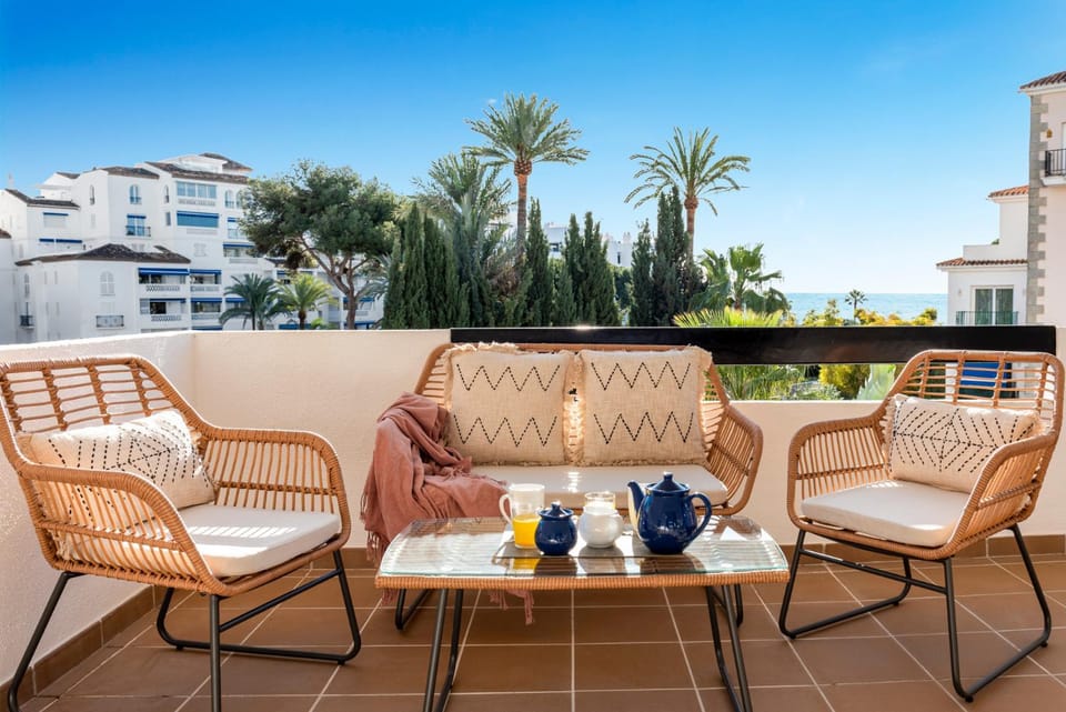 Banus Rentals Luminoso apartamento con vistas al mar Apartment in Marbella