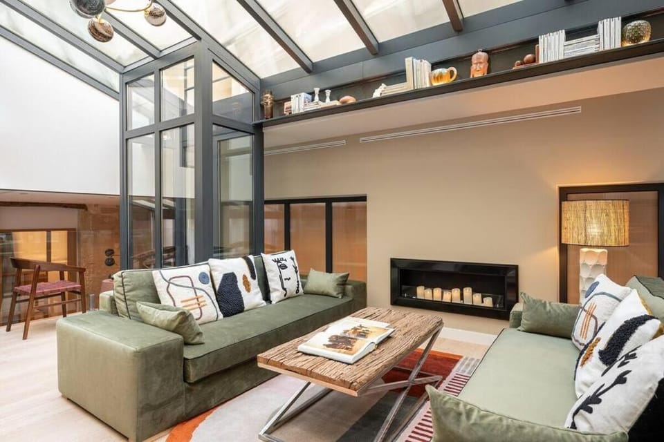 Living room, Seating area