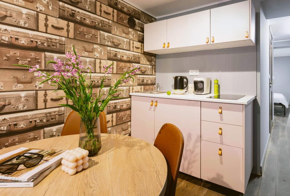 Dining area, kitchen