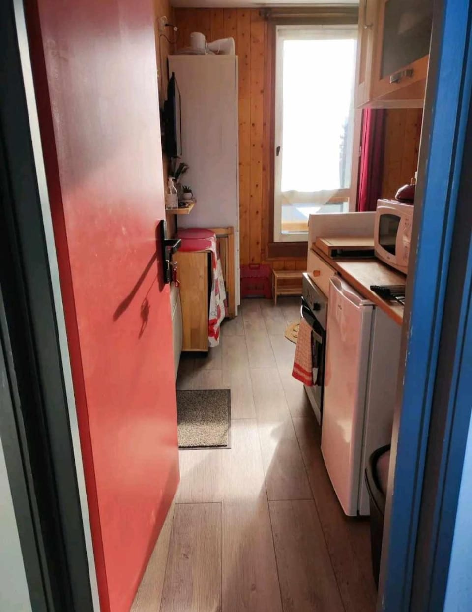 Kitchen or kitchenette