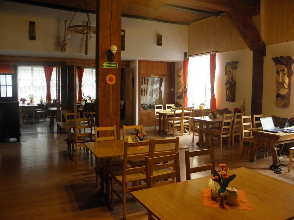 Restaurant/places to eat, Restaurant/places to eat