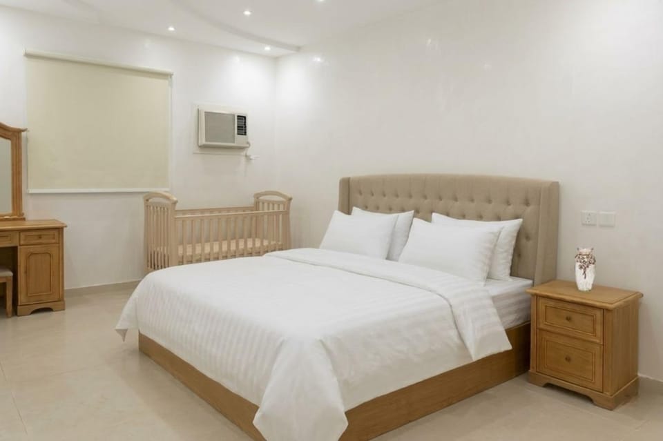 Bed, Photo of the whole room, Bedroom, air conditioner