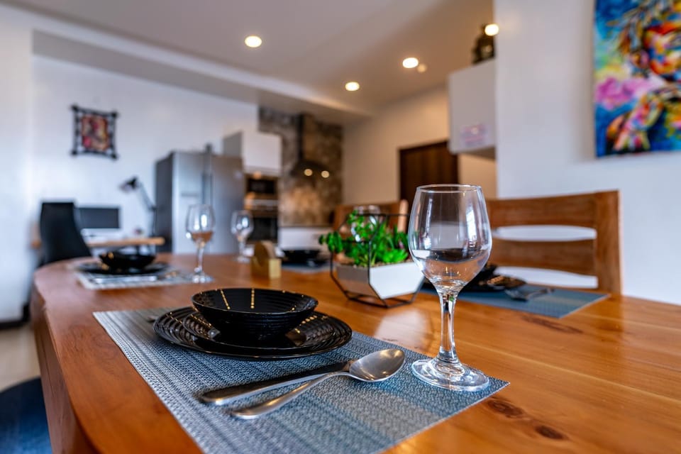 Kitchen or kitchenette, Seating area, Dining area