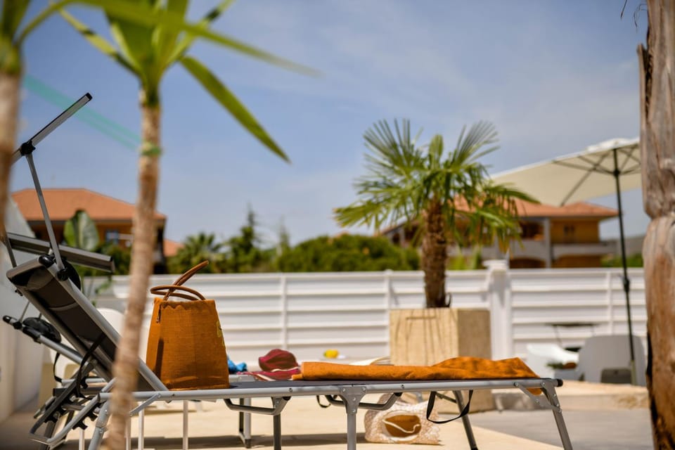 Patio, View (from property/room), Balcony/Terrace, sunbed