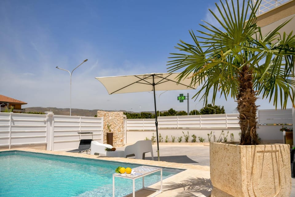 Patio, View (from property/room), Balcony/Terrace, Pool view, Swimming pool, sunbed