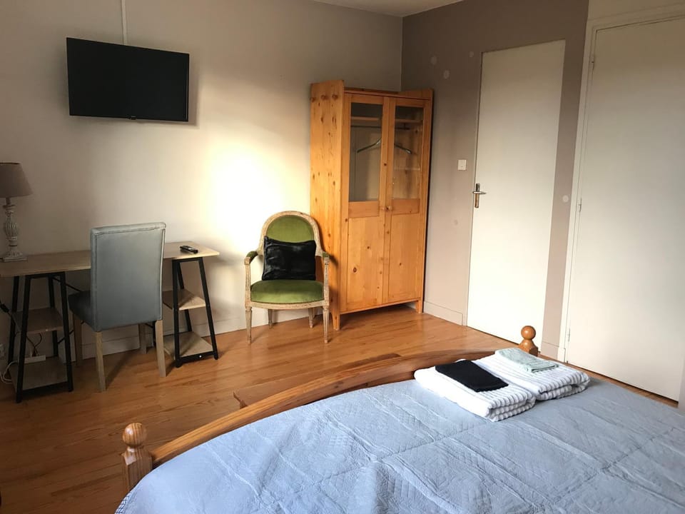 Bed, Photo of the whole room